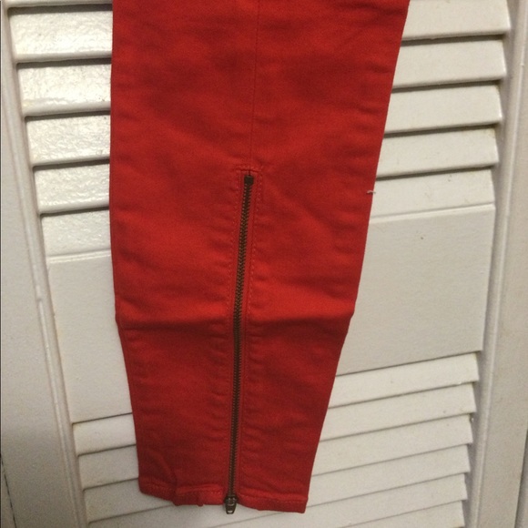 Red Gap legging Jean with zipper detail on back - Picture 8 of 8